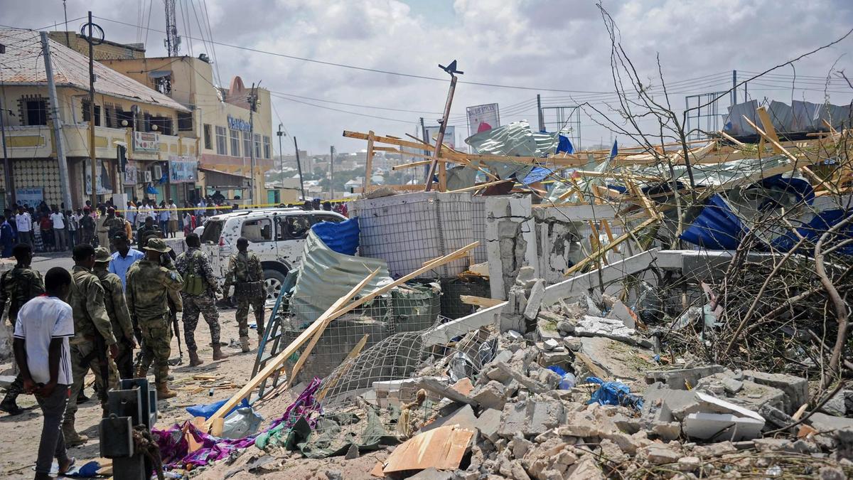 После выборов будет теракт. Число погибших при атаке на здание Министерства образования в Сомали.
